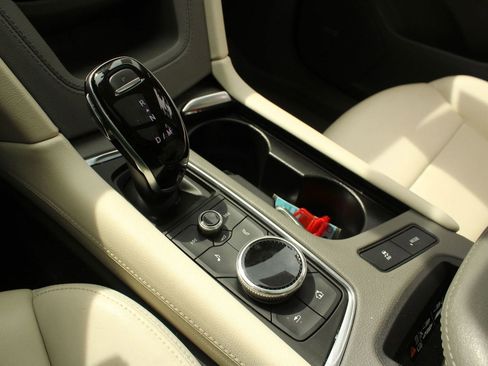 Used 2021 Cadillac XT6 Premium Luxury image 36