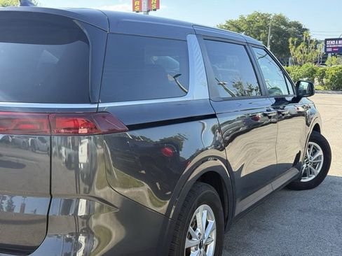 Used 2022 Kia Carnival LX FWD image 7