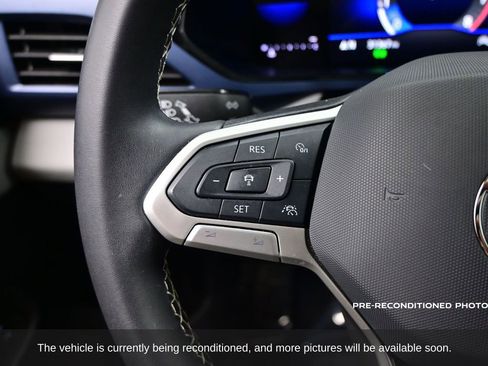 Used 2023 Volkswagen Taos SE w/ Panoramic Sunroof Package image 16