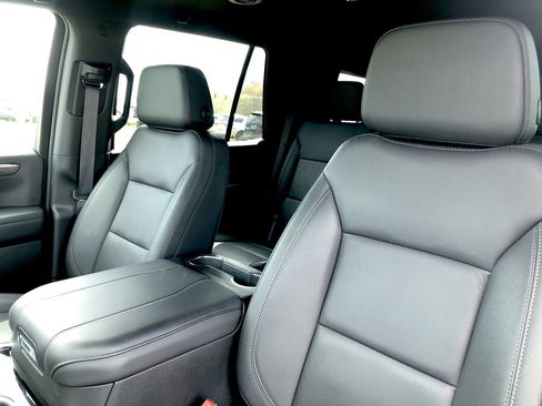 Used 2025 Chevrolet Tahoe LT image 23