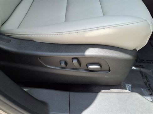 Certified 2023 Cadillac XT4 Luxury FWD image 11