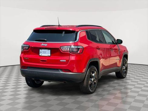 Used 2024 Jeep Compass Latitude AWD/4WD image 7