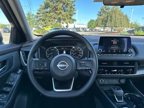 Used 2023 Nissan Rogue SV AWD/4WD image 16