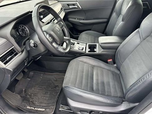Used 2023 Mitsubishi Outlander SE image 17