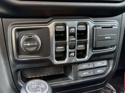 Used 2023 Jeep Wrangler Unlimited AWD/4WD image 20
