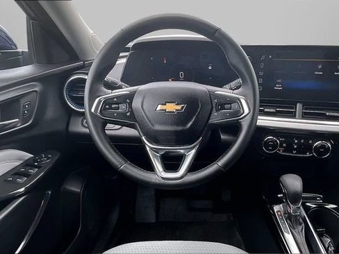 Used 2024 Chevrolet Trax LT w/ Driver Confidence Package FWD image 5