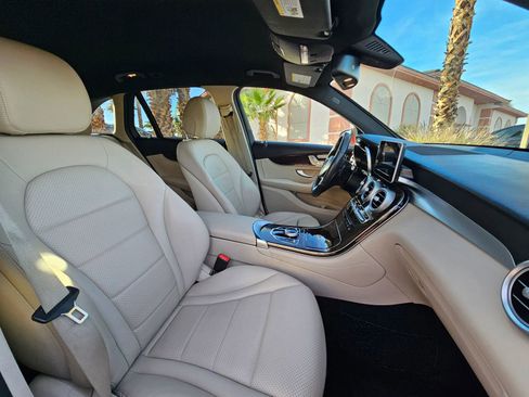Used 2018 Mercedes-Benz GLC 300 w/ Premium Package image 17