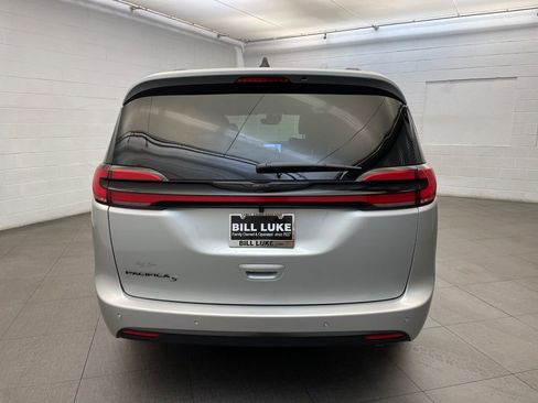 New 2026 Chrysler Pacifica Select image 5
