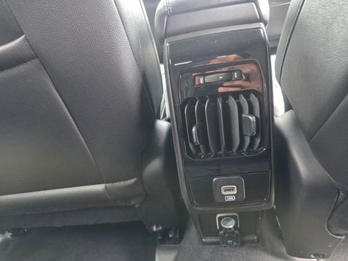 Used 2025 Jeep Compass Limited AWD/4WD image 13
