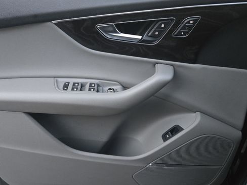 Used 2021 Audi Q7 2.0T Premium Plus w/ Executive Package image 30