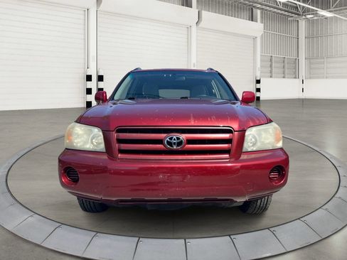 Used 2005 Toyota Highlander 4WD V6 w/ 3rd Row image 8