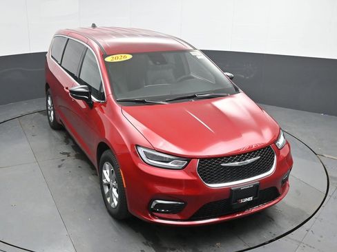 New 2026 Chrysler Pacifica Select AWD/4WD image 32