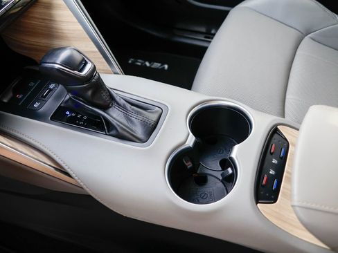 Used 2021 Toyota Venza XLE w/ Softex Package image 16