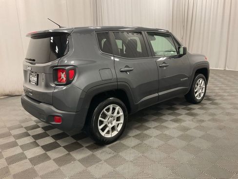 Used 2023 Jeep Renegade Latitude image 3