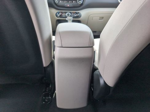 Used 2025 Kia Soul LX w/ LX Technology Package FWD image 31