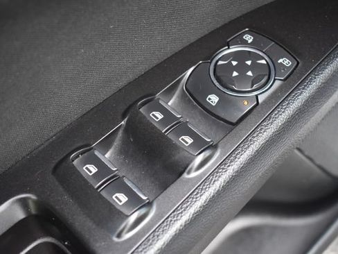 Used 2017 Ford Fusion SE FWD image 19