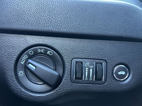 Certified 2020 Dodge Charger SXT image 15