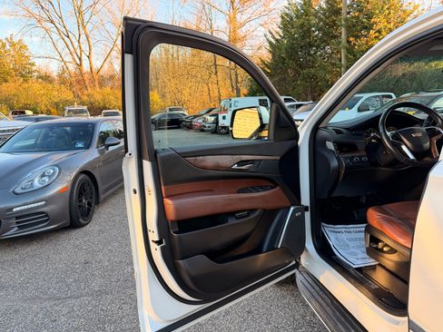 Used 2015 Cadillac Escalade ESV Luxury image 18
