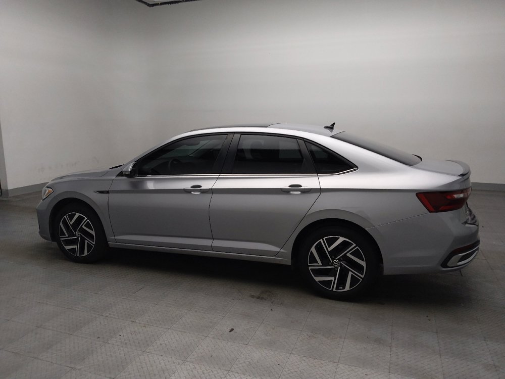 Used 2023 Volkswagen Jetta SEL FWD image 3