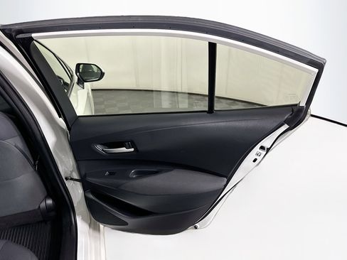 Used 2021 Toyota Corolla LE image 28