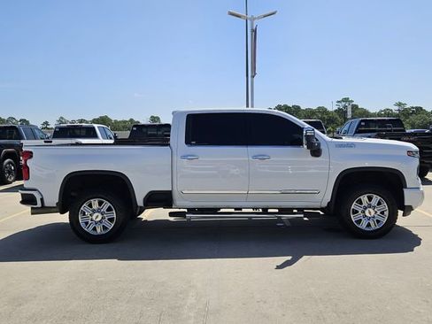 Used 2024 Chevrolet Silverado 2500 High Country w/ Technology Package AWD/4WD image 4