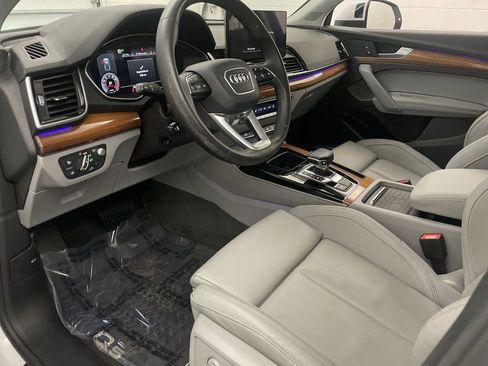 Used 2023 Audi Q5 2.0T Prestige w/ Prestige Package image 4