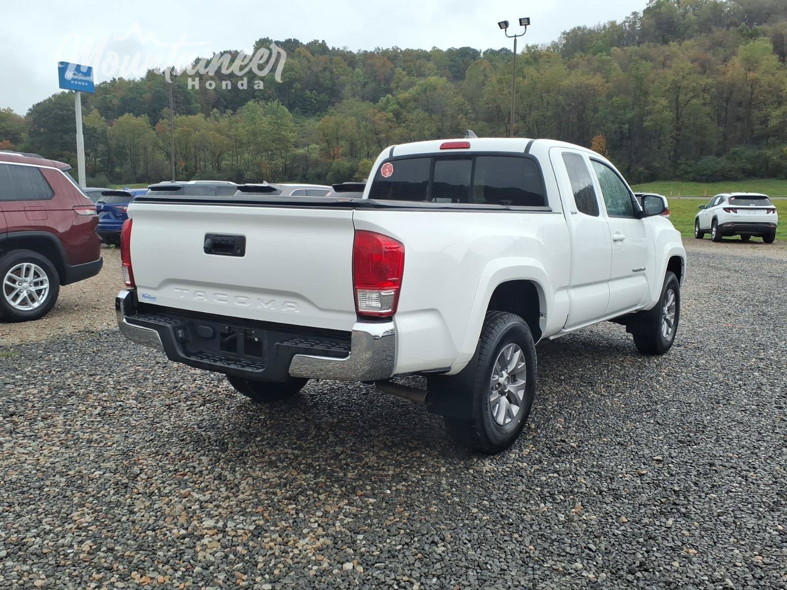 Used 2016 Toyota Tacoma SR5 RWD image 5