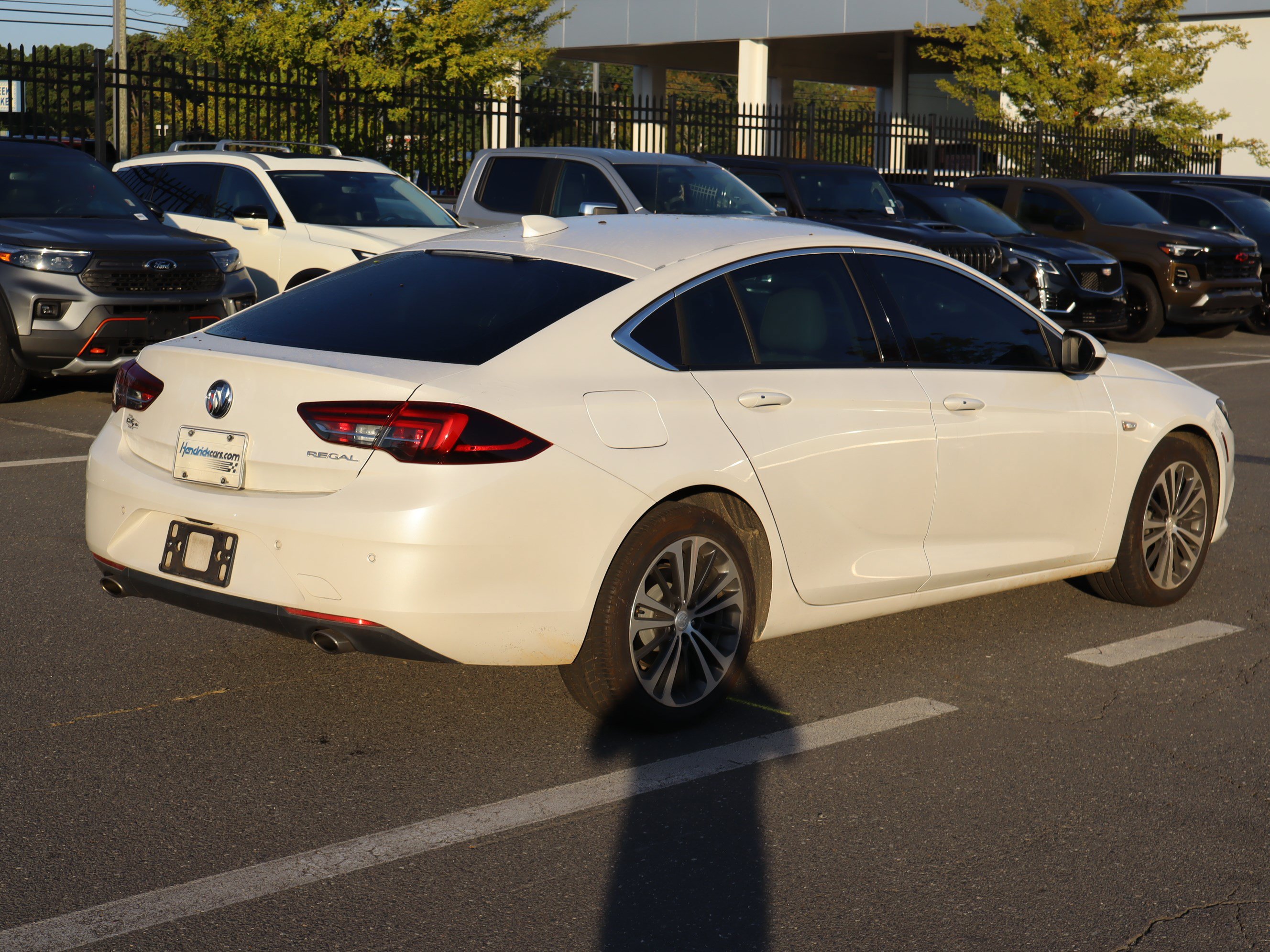 Used 2019 Buick Regal Essence w/ Driver Confidence Package I FWD image 10