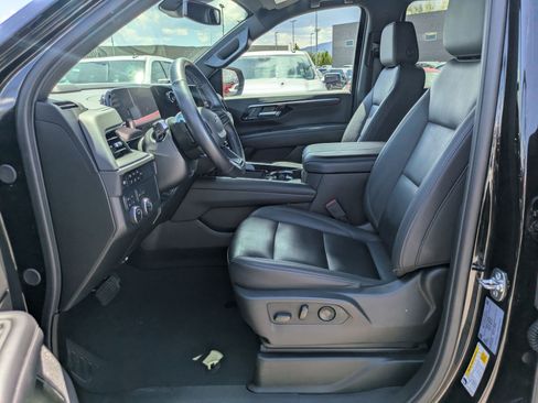 Used 2025 Chevrolet Suburban Z71 AWD/4WD image 15