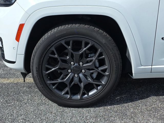 Used 2025 Jeep Grand Cherokee L Summit AWD/4WD image 5