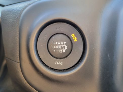 Used 2023 Jeep Wrangler Sport image 17