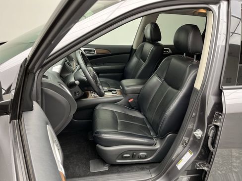 Used 2019 Nissan Pathfinder Platinum image 10