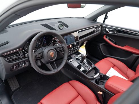 Used 2026 Porsche Macan AWD/4WD image 4