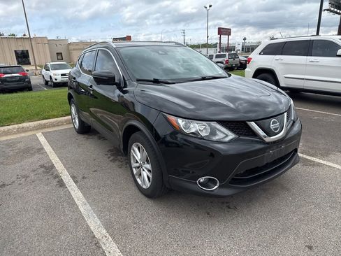 Used 2019 Nissan Rogue Sport SV w/ Technology Package AWD/4WD image 2