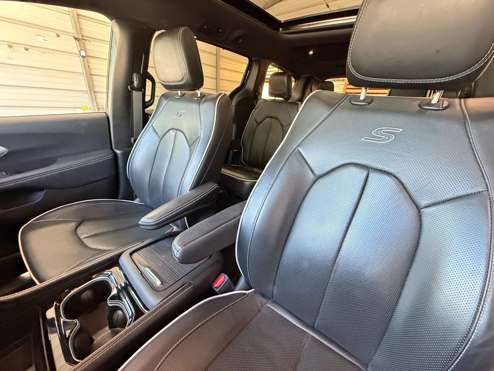 Used 2025 Chrysler Pacifica Limited FWD image 39