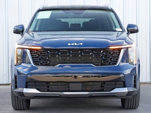 Used 2024 Kia Sorento S w/ Panoramic Sunroof Package image 6