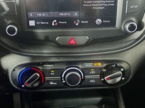 Used 2025 Kia Soul LX w/ LX Technology Package image 24