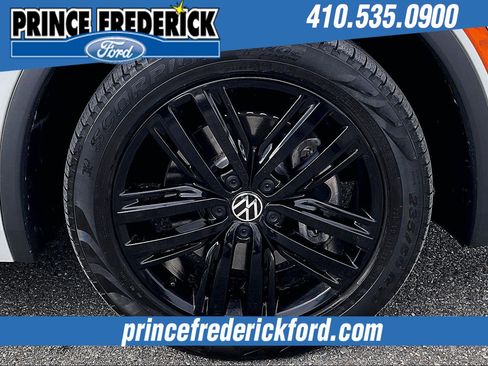 Used 2022 Volkswagen Tiguan SE R-Line image 9