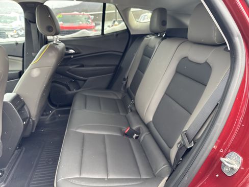 Used 2024 Chevrolet Trax ACTIV w/ Sunroof Package image 13