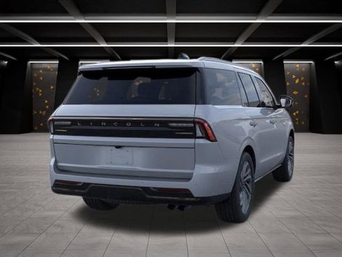 New 2026 Lincoln Navigator Reserve image 8