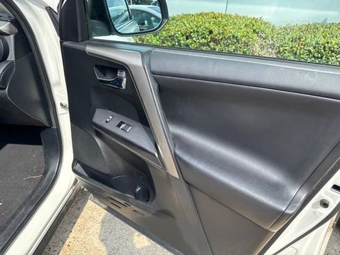Used 2018 Toyota RAV4 XLE w/ Plus Extra Value Package FWD image 14