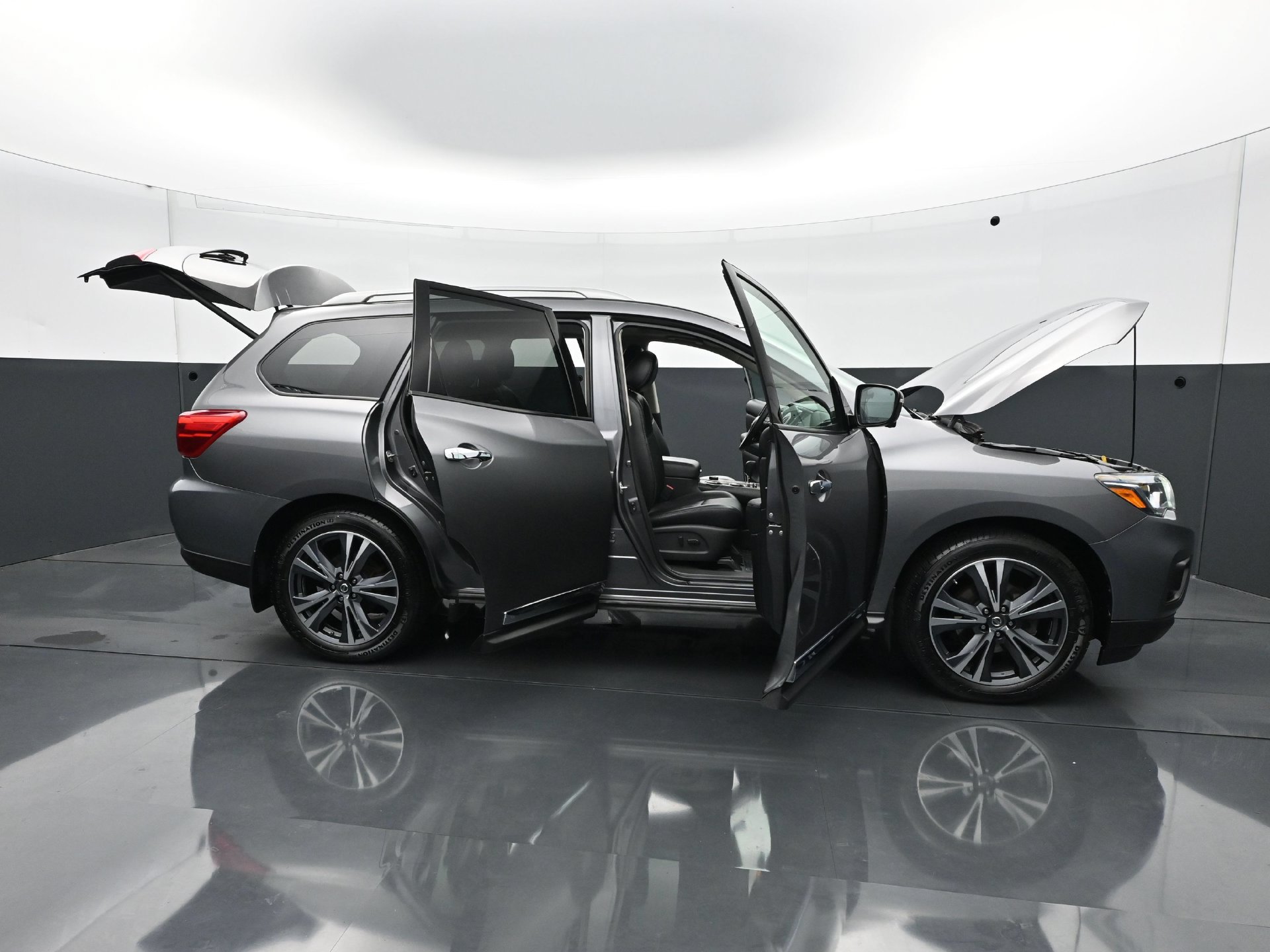 Used 2019 Nissan Pathfinder Platinum AWD/4WD image 40
