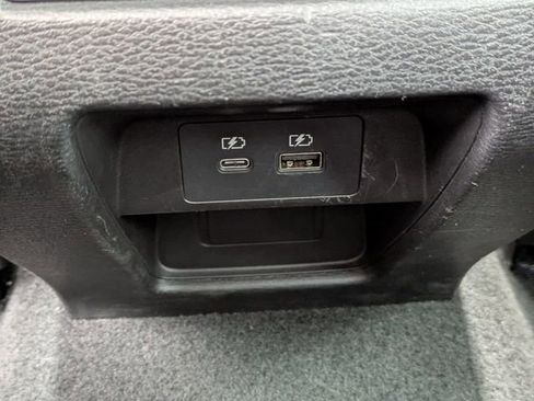 Used 2022 Mitsubishi Outlander SE image 16