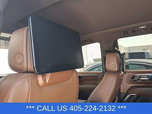 Used 2025 Chevrolet Tahoe High Country AWD/4WD image 24