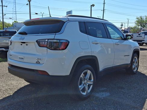 Used 2024 Jeep Compass Latitude AWD/4WD image 5