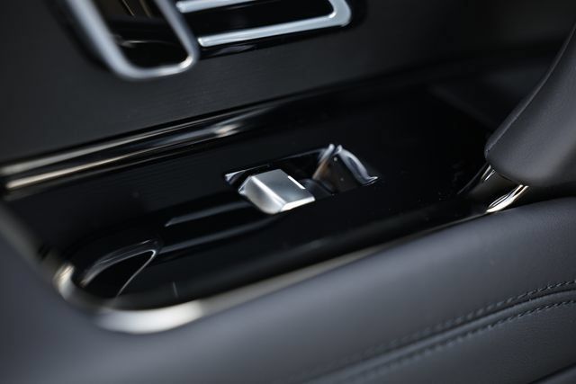 New 2026 Land Rover Range Rover Sport SE AWD/4WD image 32