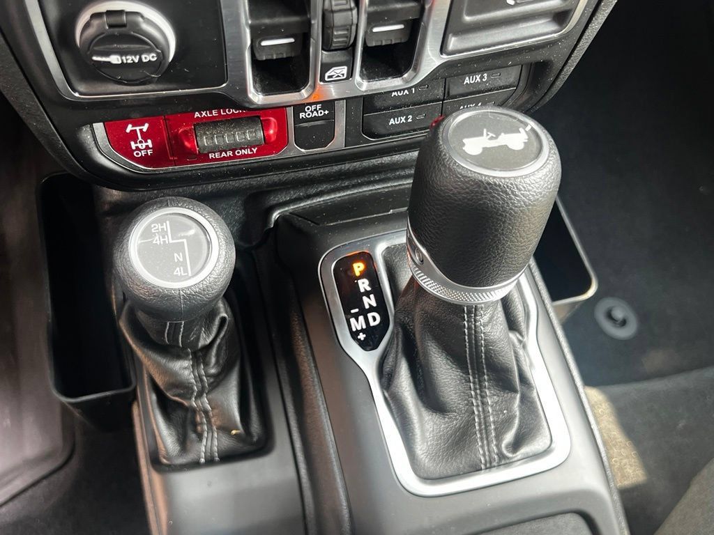 Used 2025 Jeep Wrangler Unlimited Sport AWD/4WD image 26