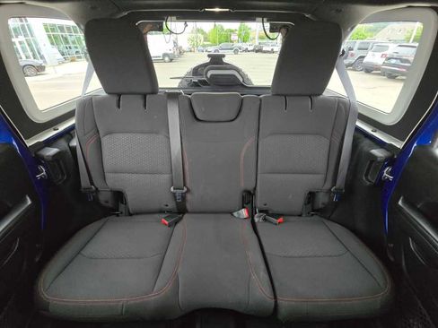 Used 2018 Jeep Wrangler Unlimited Rubicon AWD/4WD image 17