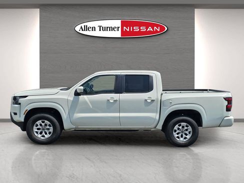 Used 2024 Nissan Frontier SV image 7