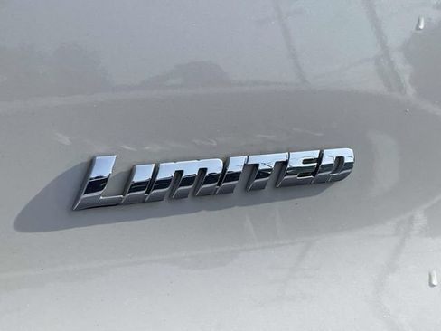 Used 2020 Toyota 4Runner Limited AWD/4WD image 9